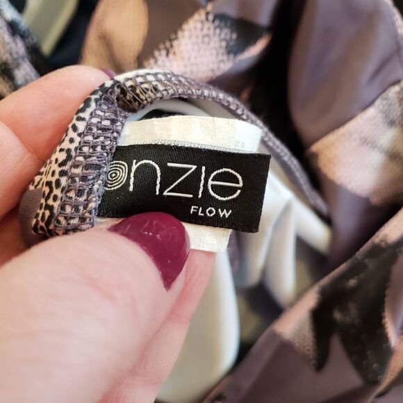 Onzie Floral Leggings - Picture 6 of 11